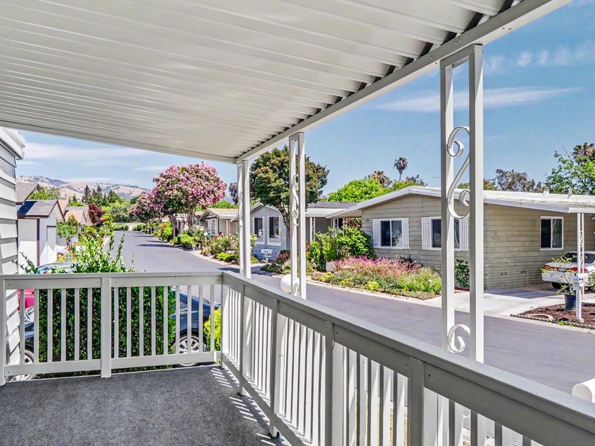 Welcome to this beautifully updated 3 bedroom, 2 bath residence - photo 22