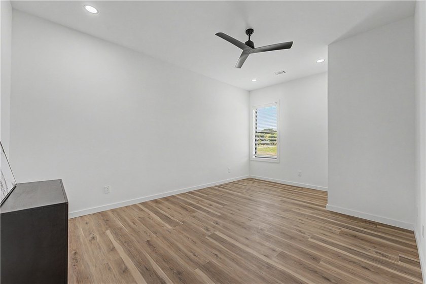 Welcome to 1 Taransay Drive, where contemporary design meets - photo 31