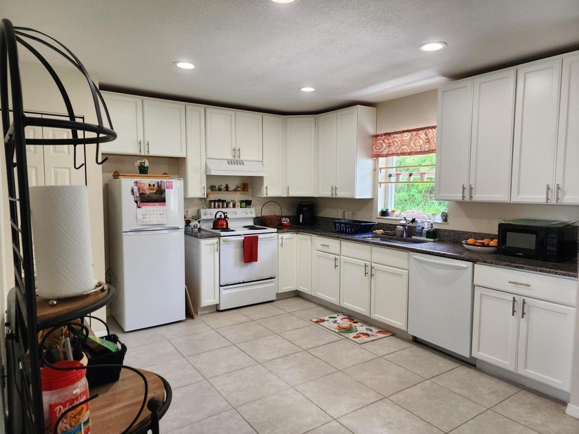 Private Preserve Views in Palm Grove! Enjoy the perfect blend of - photo 7