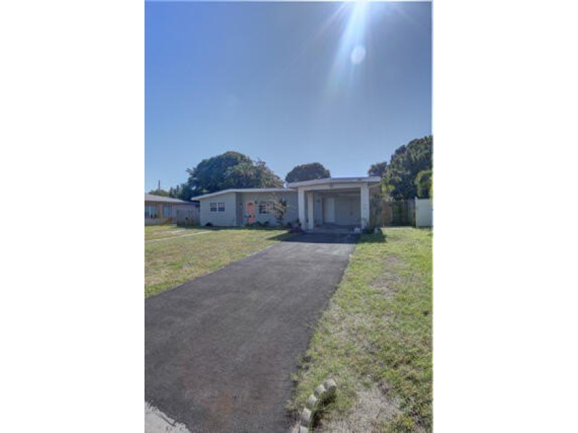 Prime Lake Park location with no HOA. This 3-bedroom home offers - photo 4