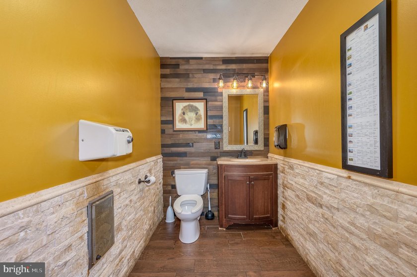 We are excited to present the Lost River Grill and Motel and - photo 21