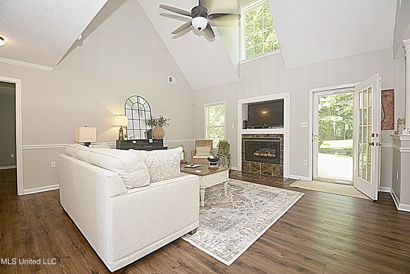 Beautiful and Open in an established Olive Branch Subdivision is - photo 7