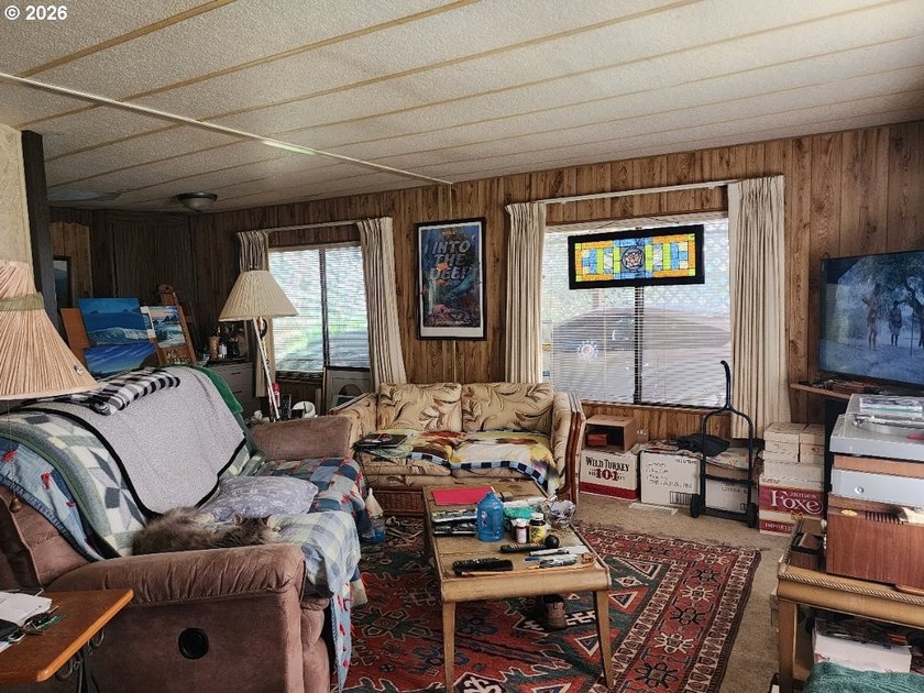 Spacious manufactured home situated on a large city lot - photo 11