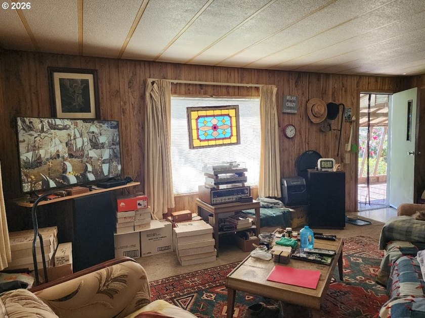 Spacious manufactured home situated on a large city lot - photo 12