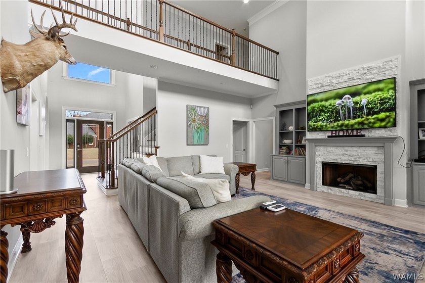 Welcome to 2706 Lake Crest Dr, a beautifully designed 4 bedroom - photo 16