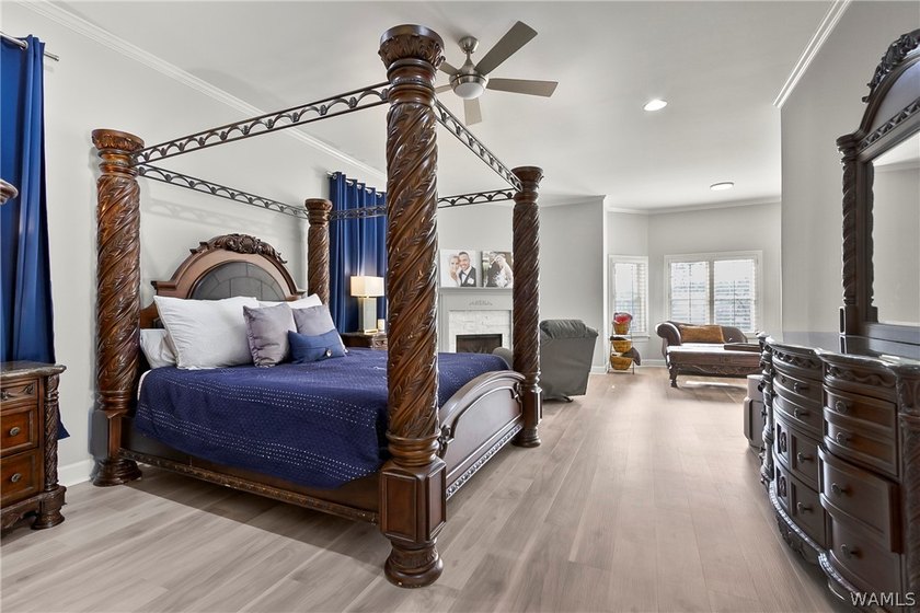 Welcome to 2706 Lake Crest Dr, a beautifully designed 4 bedroom - photo 19