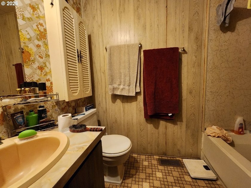 Spacious manufactured home situated on a large city lot - photo 21