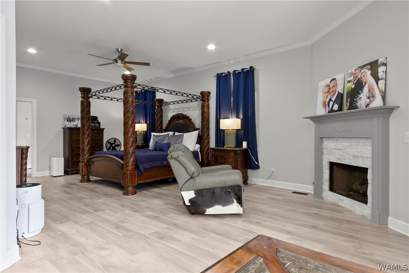 Welcome to 2706 Lake Crest Dr, a beautifully designed 4 bedroom - photo 21