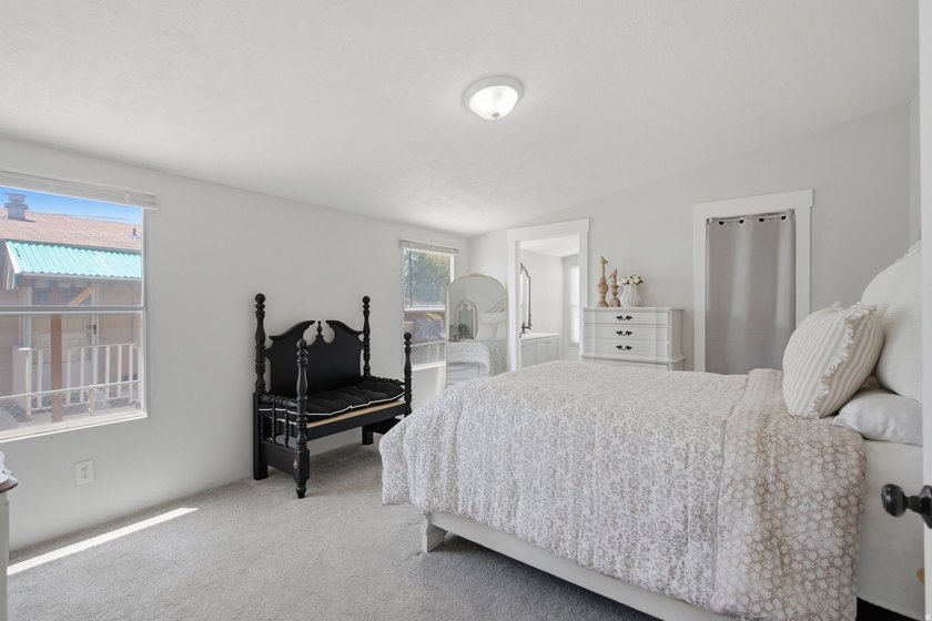 Welcome home to this well-maintained 4-bedroom, 2 full bathroom - photo 22