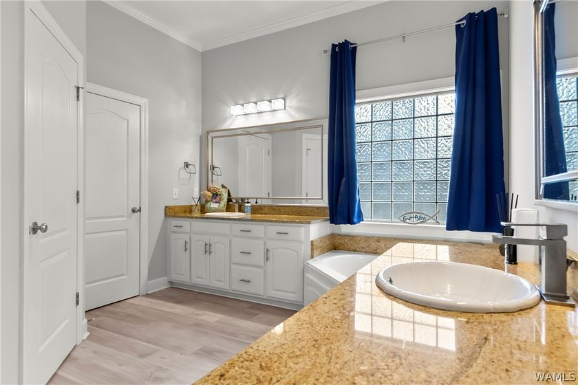 Welcome to 2706 Lake Crest Dr, a beautifully designed 4 bedroom - photo 24