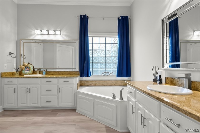 Welcome to 2706 Lake Crest Dr, a beautifully designed 4 bedroom - photo 25
