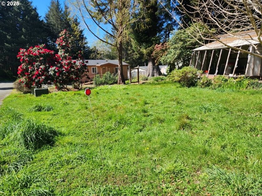Spacious manufactured home situated on a large city lot - photo 27