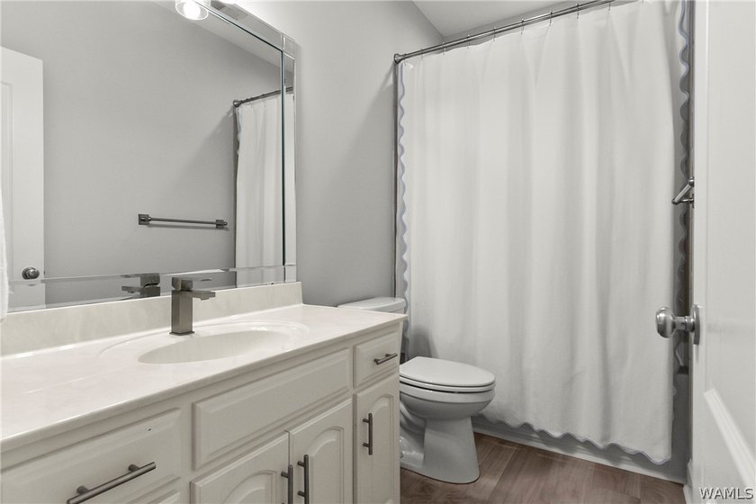 Welcome to 2706 Lake Crest Dr, a beautifully designed 4 bedroom - photo 33