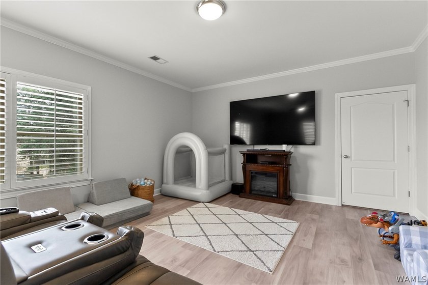 Welcome to 2706 Lake Crest Dr, a beautifully designed 4 bedroom - photo 34