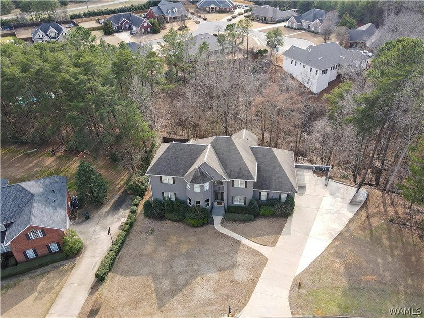 Welcome to 2706 Lake Crest Dr, a beautifully designed 4 bedroom - photo 42