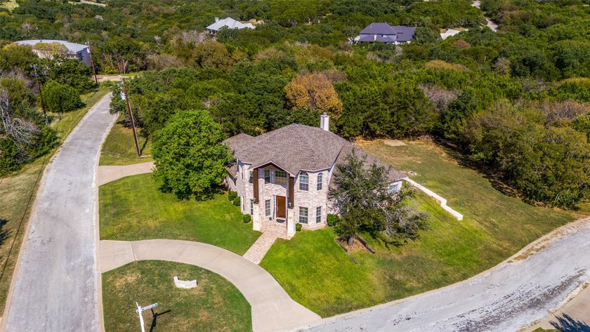 Lake Views!!!! This exquisite custom-built home epitomizes lake - photo 4
