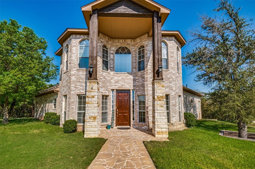 Lake Views!!!! This exquisite custom-built home epitomizes lake - photo 5