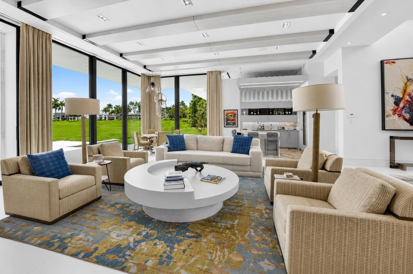 Striking contemporary waterfront estate, perfectly positioned to - photo 8