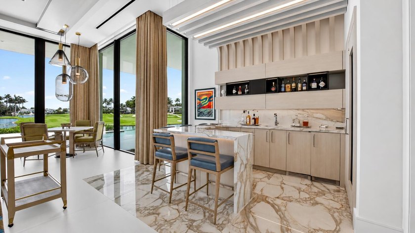 Striking contemporary waterfront estate, perfectly positioned to - photo 10