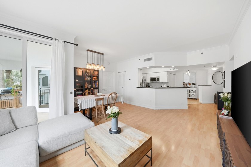 Rarely available 2BR/2BA at Village by the Bay, Aventura - photo 2