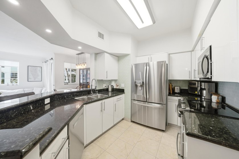 Rarely available 2BR/2BA at Village by the Bay, Aventura - photo 5