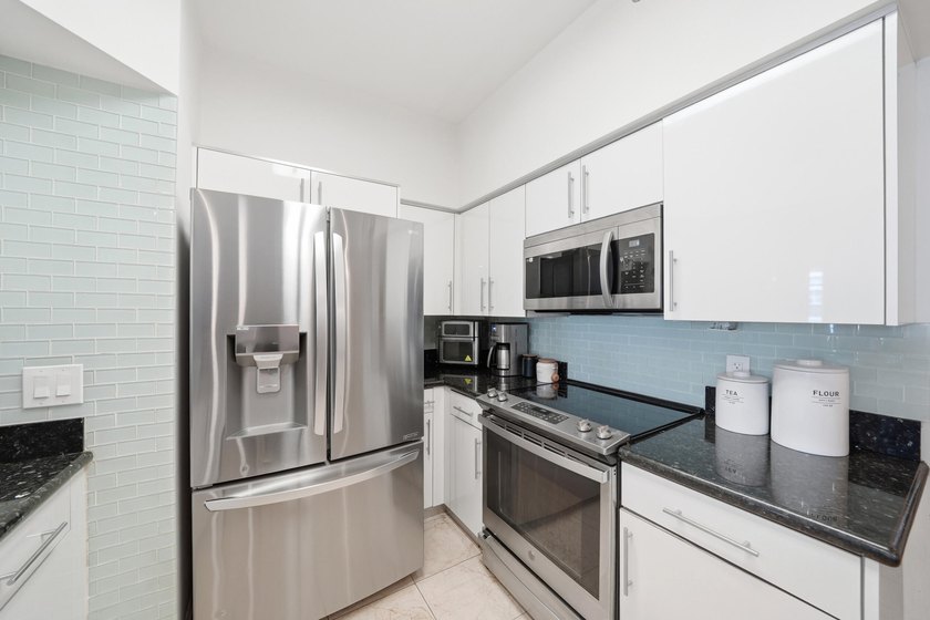 Rarely available 2BR/2BA at Village by the Bay, Aventura - photo 7