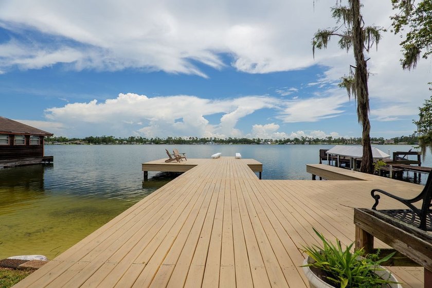 Just in time for summer-this stunning, fully renovated lakefront - photo 50