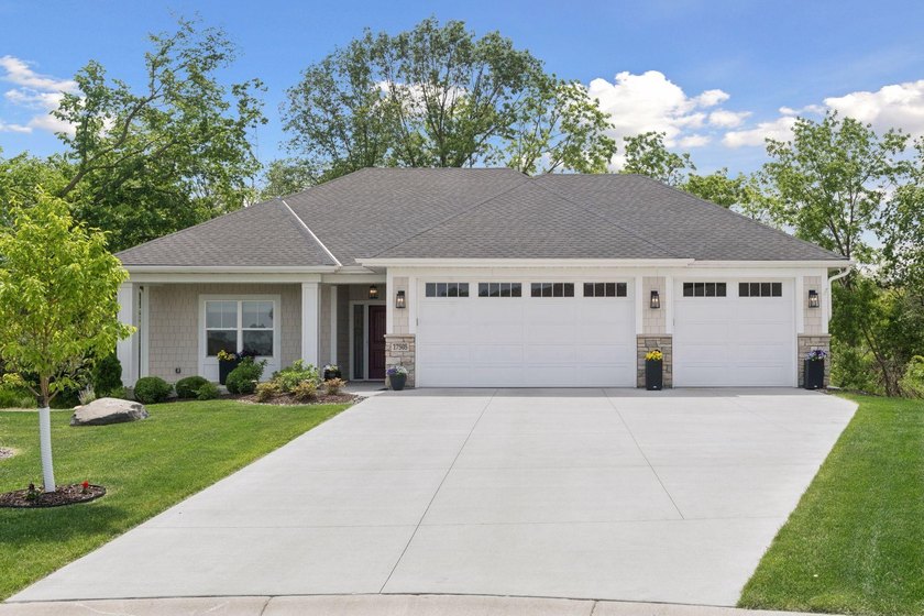 Architectural sophistication meets modern comfort in this - photo 2
