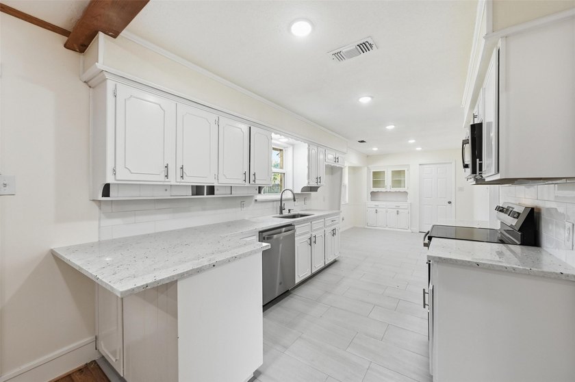 Fully Renovated Corner Lot Home in the Heart of Pantego! - photo 21