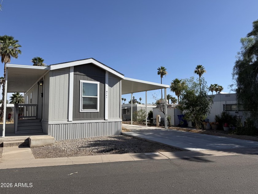 Welcome to this lovely, barely lived-in 2023 manufactured home - photo 2