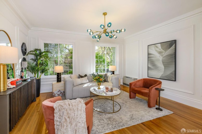 Stunning &amp; sophisticated, this rear-facing flat in a classic - photo 4