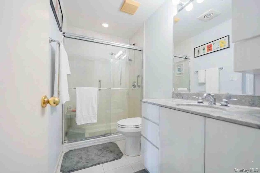 Pristinely maintained 2-bedroom, 1.5-bath duplex co-op in - photo 11