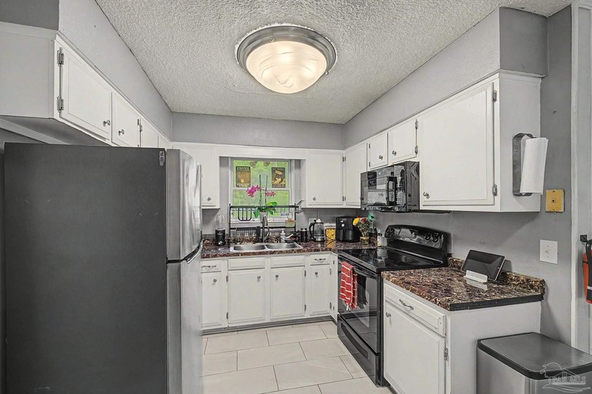 This 3-bedroom, 2-bathroom brick home offers 1,092 square feet - photo 11