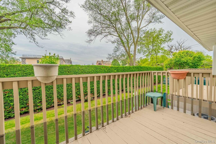 Pristinely maintained 2-bedroom, 1.5-bath duplex co-op in - photo 15