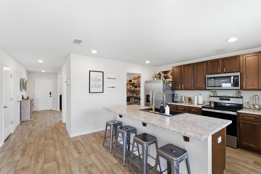 Discover this beautifully maintained 2019-built single-family - photo 11