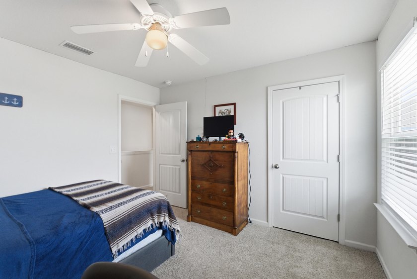 Discover this beautifully maintained 2019-built single-family - photo 14