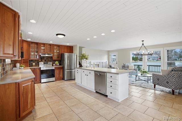 Experience magnificent lakefront living with 125* of waterfront - photo 5