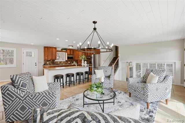 Experience magnificent lakefront living with 125* of waterfront - photo 7
