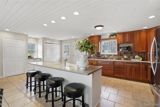 Experience magnificent lakefront living with 125* of waterfront - photo 9