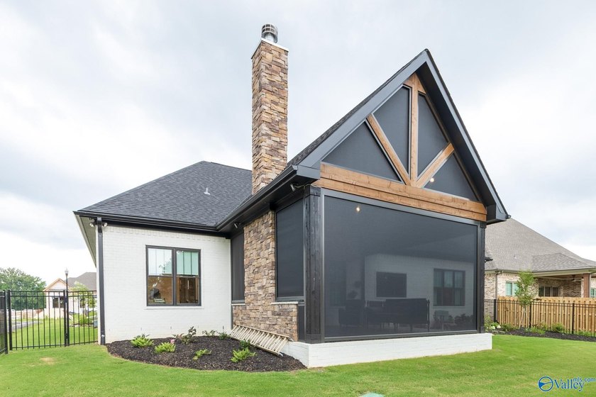 This beautifully designed 4-bedroom home features an open floor - photo 38