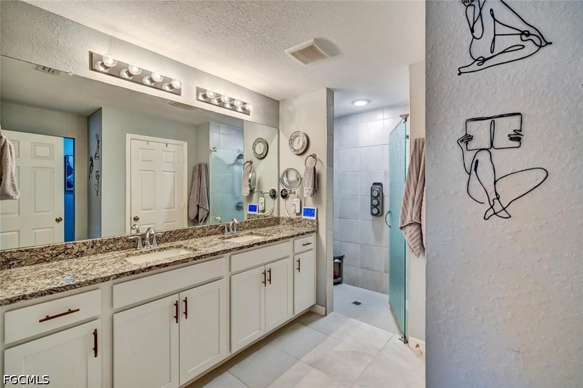 Let me introduce you to this home - 4 bedrooms &amp; 2 bathrooms &amp; 3 - photo 22