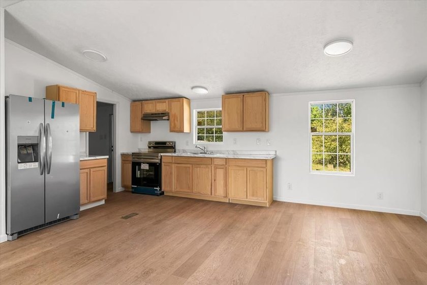 BACK ON THE MARKET AT NO FAULT TO SELLER Spacious double-wide - photo 8