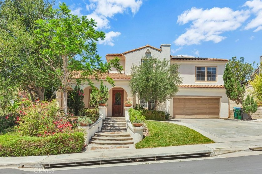 LOCATION! LOCATION! This Gorgeous Home Is Located On A Premier - photo 5