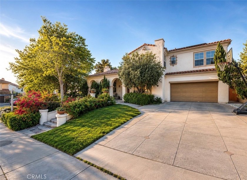 LOCATION! LOCATION! This Gorgeous Home Is Located On A Premier - photo 7