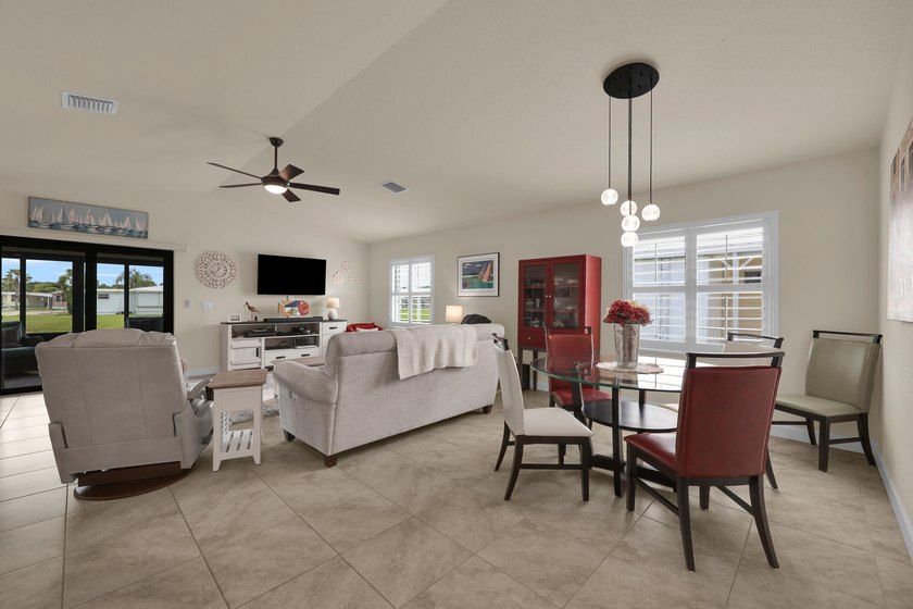 Welcome to 22 Alta Loma in the sought-after Spanish Lakes One - photo 11