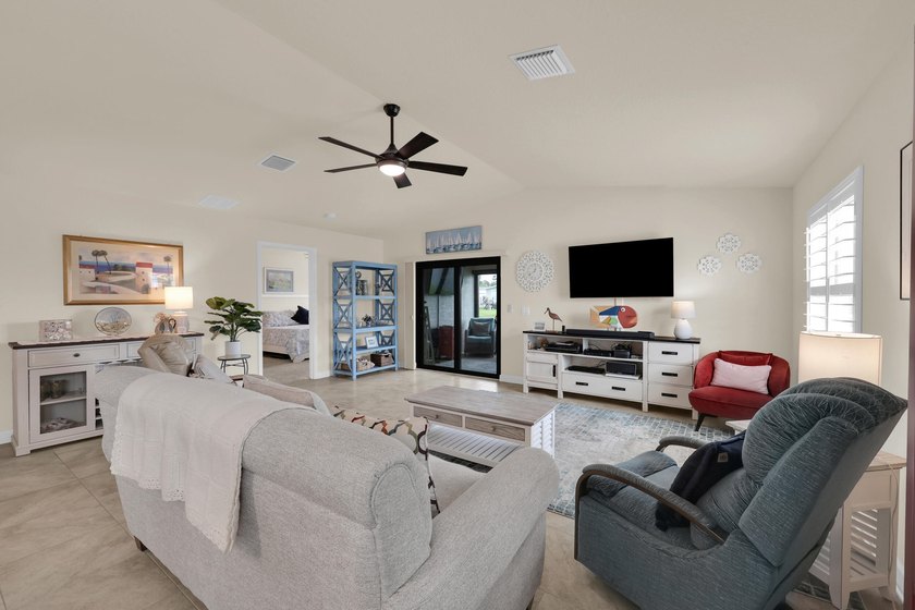 Welcome to 22 Alta Loma in the sought-after Spanish Lakes One - photo 13