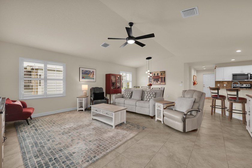 Welcome to 22 Alta Loma in the sought-after Spanish Lakes One - photo 14