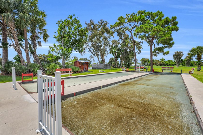 Welcome to 22 Alta Loma in the sought-after Spanish Lakes One - photo 34