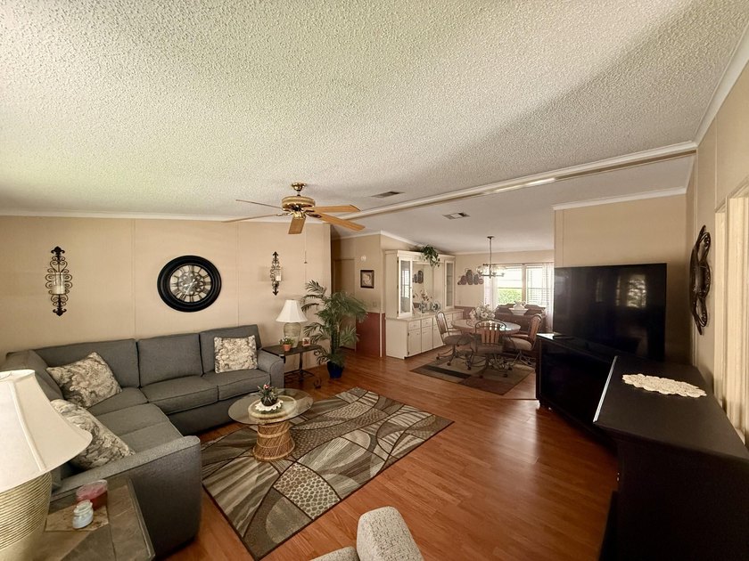 Welcome to this charming 2-bedroom, 2-bathroom manufactured home - photo 11