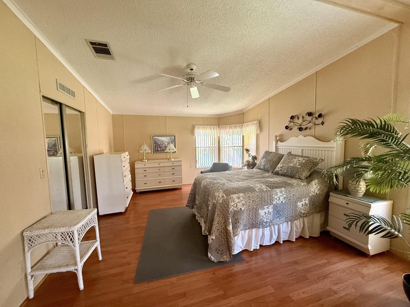 Welcome to this charming 2-bedroom, 2-bathroom manufactured home - photo 31
